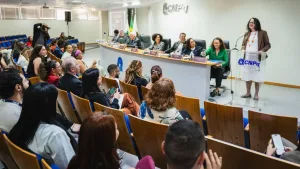 Rádio Por Trás das Câmeras — O Ministério da Ciência e Tecnologia lançou cinco editais para incentivar a pesquisa com foco em grupos sub-representados: mulheres, negros, indígenas e comunidades tradicionais. 🗣️ PTC Diz: Ciência sem diversidade é ciência pela metade. As melhores soluções nascem quando diferentes olhares se encontram. Esse investimento não é caridade — é inteligência estratégica para o futuro do Brasil. 🔗 Link: https://radardigitalbrasilia.com.br/tecnologia/mcti-anuncia-cerca-de-r-65-milhoes-para-estimular-a-diversidade-na-ciencia/