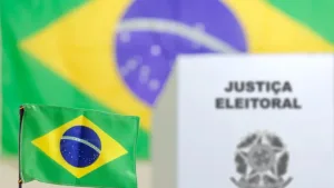 Rádio Por Trás das Câmeras — Pesquisa com 31 grandes corporações mostrou que juros elevados e falta de segurança jurídica são os principais entraves para novos investimentos no país. O mercado adota postura cautelosa com a aproximação das eleições. 🗣️ PTC: Enquanto as grandes empresas esperam o “melhor cenário”, o pequeno empreendedor batalha todo dia para sobreviver. O Brasil precisa de um ambiente de negócios que funcione para todos, não só para as gigantes. 🔗 Link: https://forbes.com.br/forbes-money/2026/07/eleicoes-2026-custo-brasil-empresas/
