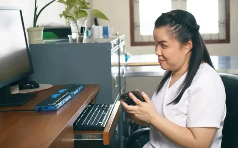 Rádio Por Trás das Câmeras — Um novo Projeto de Lei, de número 3186/2026, construído com a participação da Associação Nacional de Apoio às Pessoas com Deficiência, foi encaminhado ao Congresso e promete reforçar as políticas de inclusão dentro do funcionalismo público federal. A proposta visa ampliar a acessibilidade e garantir que pessoas com deficiência tenham mais oportunidades nos cargos públicos. 🗣️ RESUMO PTC: A verdadeira inclusão começa quando o Estado dá o exemplo. Esse PL é mais que justiça — é reconhecimento do potencial que sempre esteve lá, só esperando oportunidade. 🔗 Link: https://anapcd.org.br/